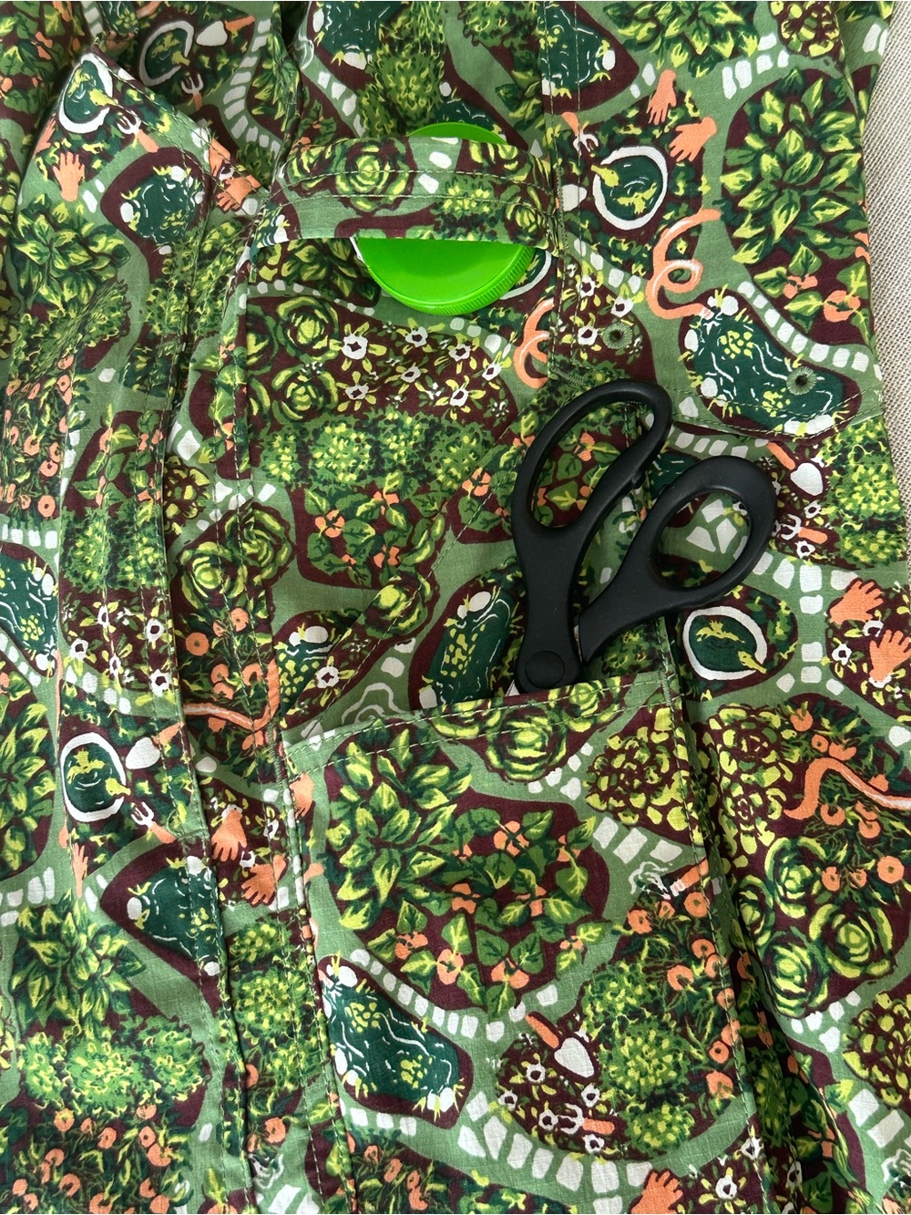 Duluth Trading Co Garden Print Utility Short Overalls Med Heirloom Gardening - Picture 7 of 8